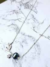 Load image into Gallery viewer, Feuille Dainty Necklace