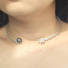 Load image into Gallery viewer, Feuille Pearl Choker II